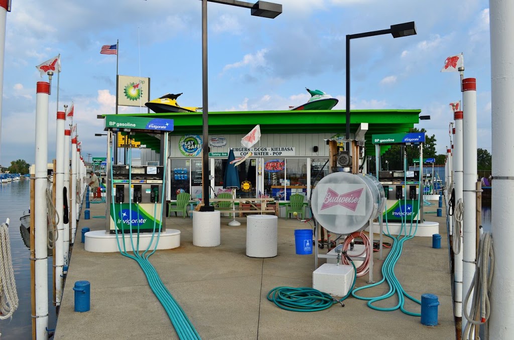 Miller Marina Fuel Dock | 24770 Jefferson Ave, St Clair Shores, MI 48080, USA | Phone: (586) 552-4542