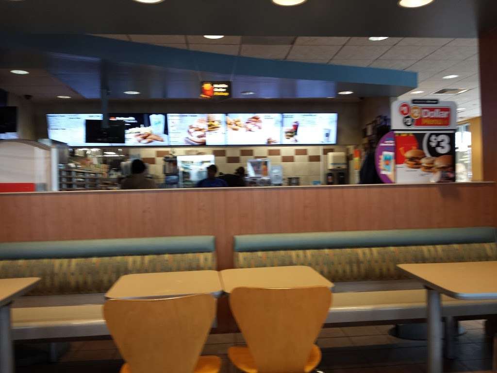 McDonalds | 1780 E Court St, Kankakee, IL 60901, USA | Phone: (815) 939-1815