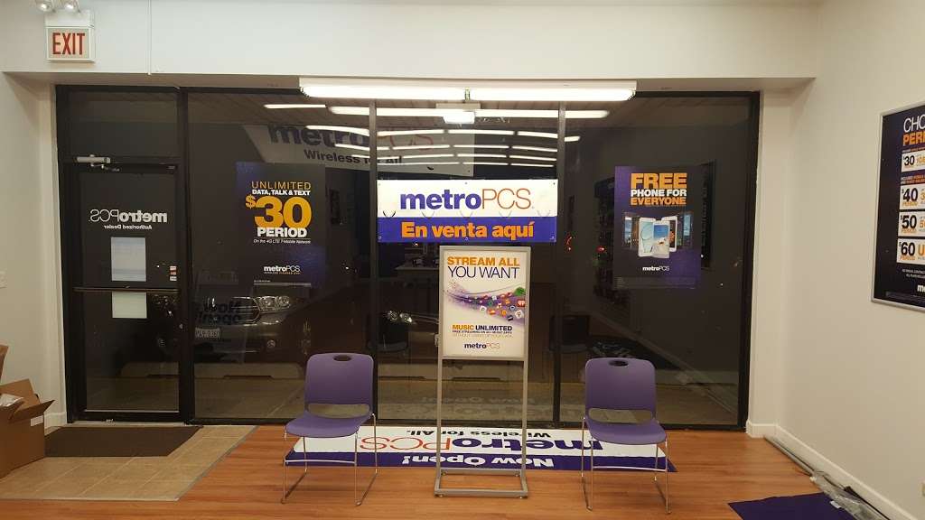 Metro by T-Mobile | 1956 W Peterson Ave, Chicago, IL 60660, USA | Phone: (773) 973-1010