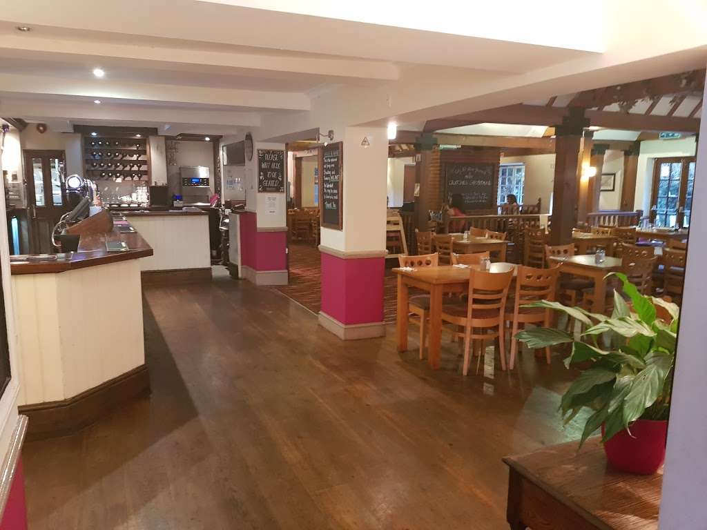 The Three Crutches | Old Watling St, Rochester, Strood ME2 3UG, UK | Phone: 01634 290148