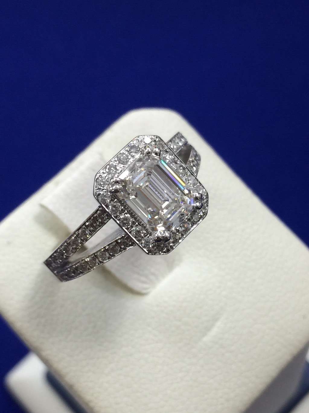 Bridal Diamond Palace Inc. | 550 S Hill St #575, Los Angeles, CA 90013 | Phone: (213) 623-5200