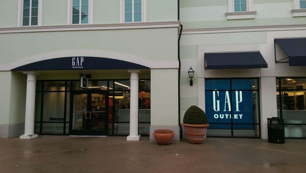 Gap Outlet | 701 The Arches Cir, Deer Park, NY 11729, USA | Phone: (631) 243-7801