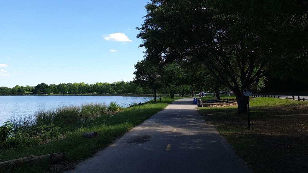 White Rock Lake Parking Spot | Dallas, TX 75214, USA