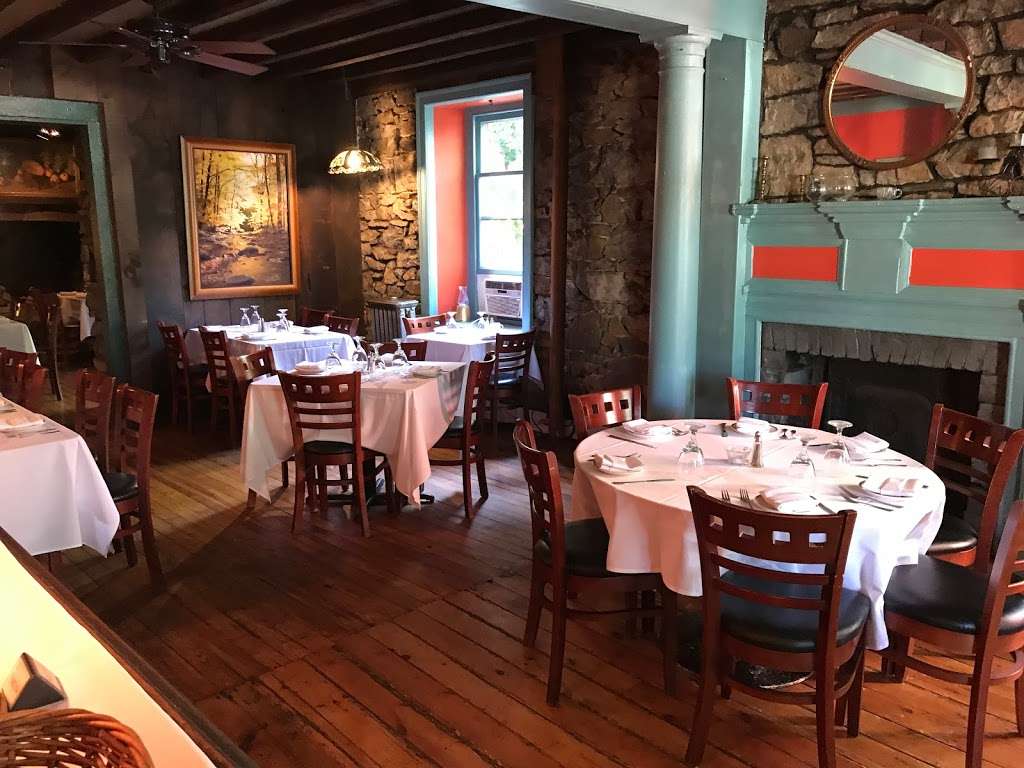 Riegelsville Inn | 10 Delaware Rd, Riegelsville, PA 18077, USA | Phone: (610) 749-0100