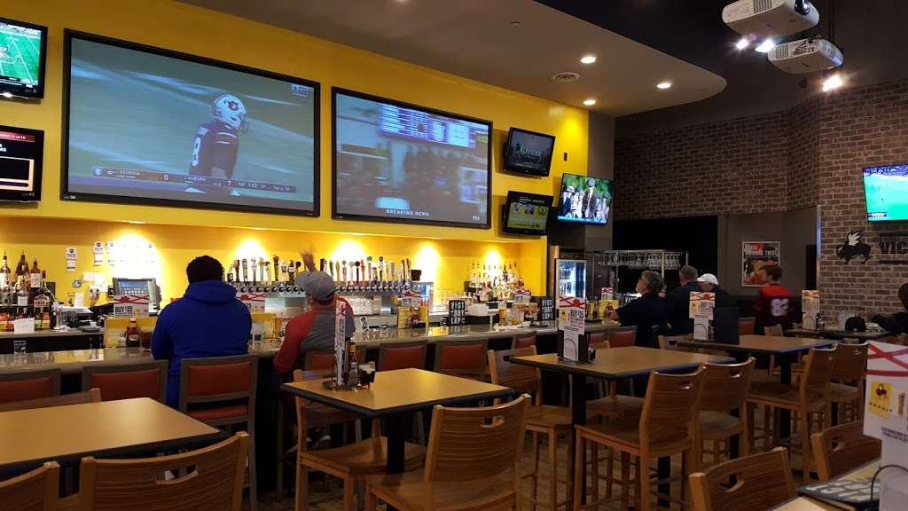 Buffalo Wild Wings | 2683 E Main St Suite 117, Plainfield, IN 46168, USA | Phone: (317) 837-2770