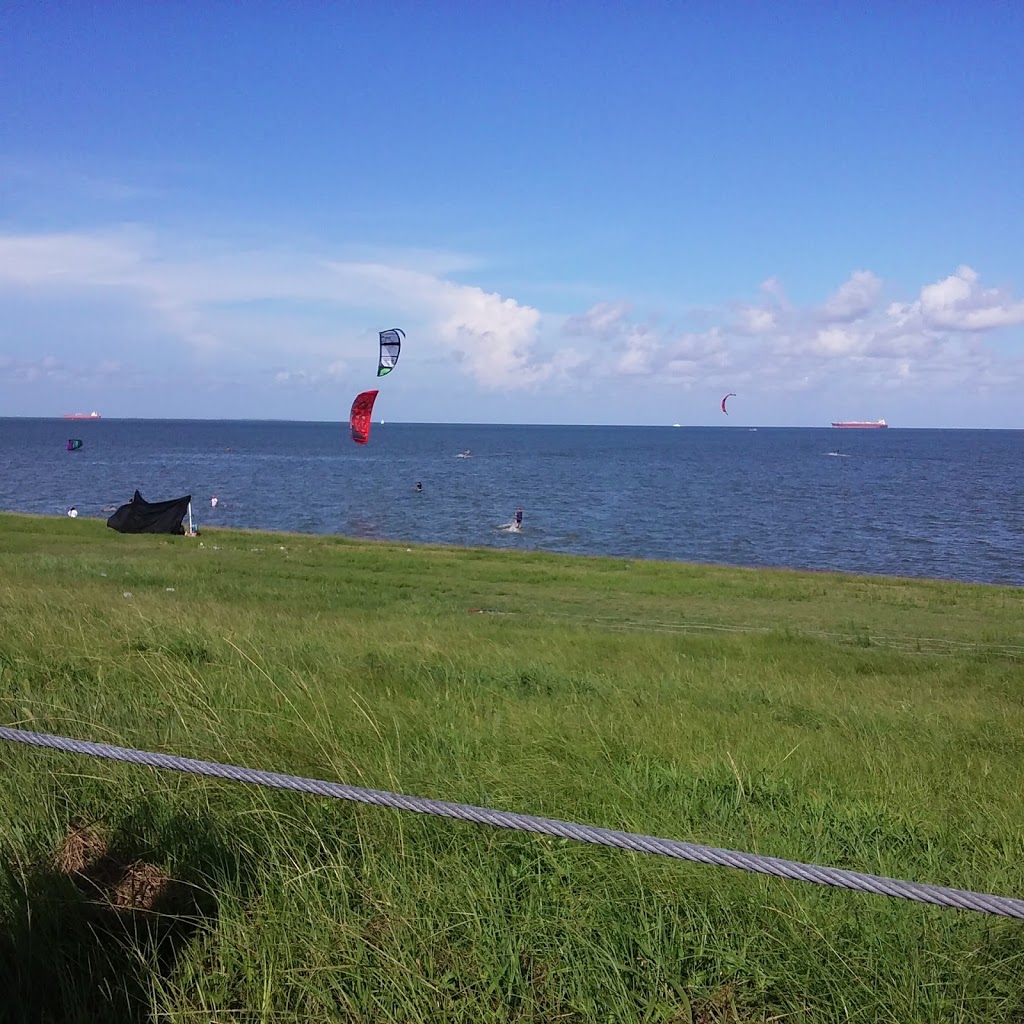 Texas City Levee Kitesurfing Beach | Texas City, TX 77590, USA | Phone: (281) 508-6485