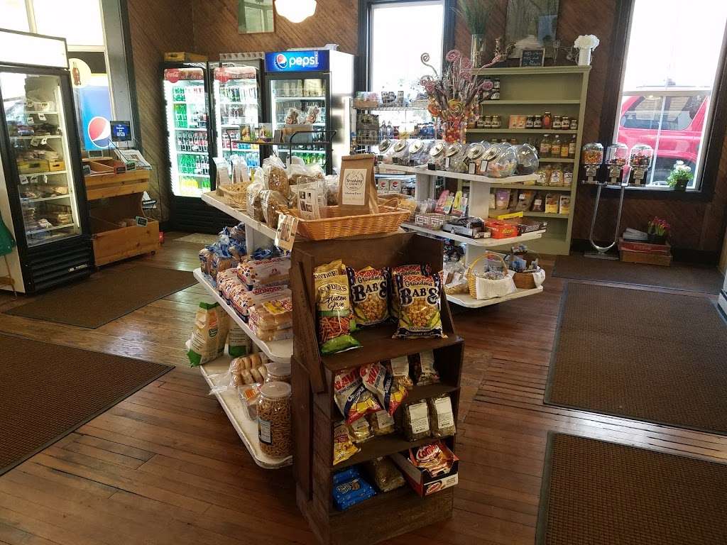 Round Hill Grocery Co | 19 Main St, Round Hill, VA 20141, USA | Phone: (540) 441-7474