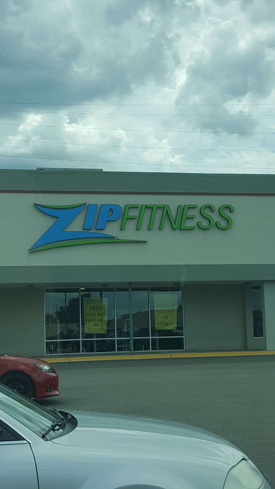 Zip Fitness Round Lake Beach | 817 E Rollins Rd, Round Lake Beach, IL 60073, USA | Phone: (847) 752-8670