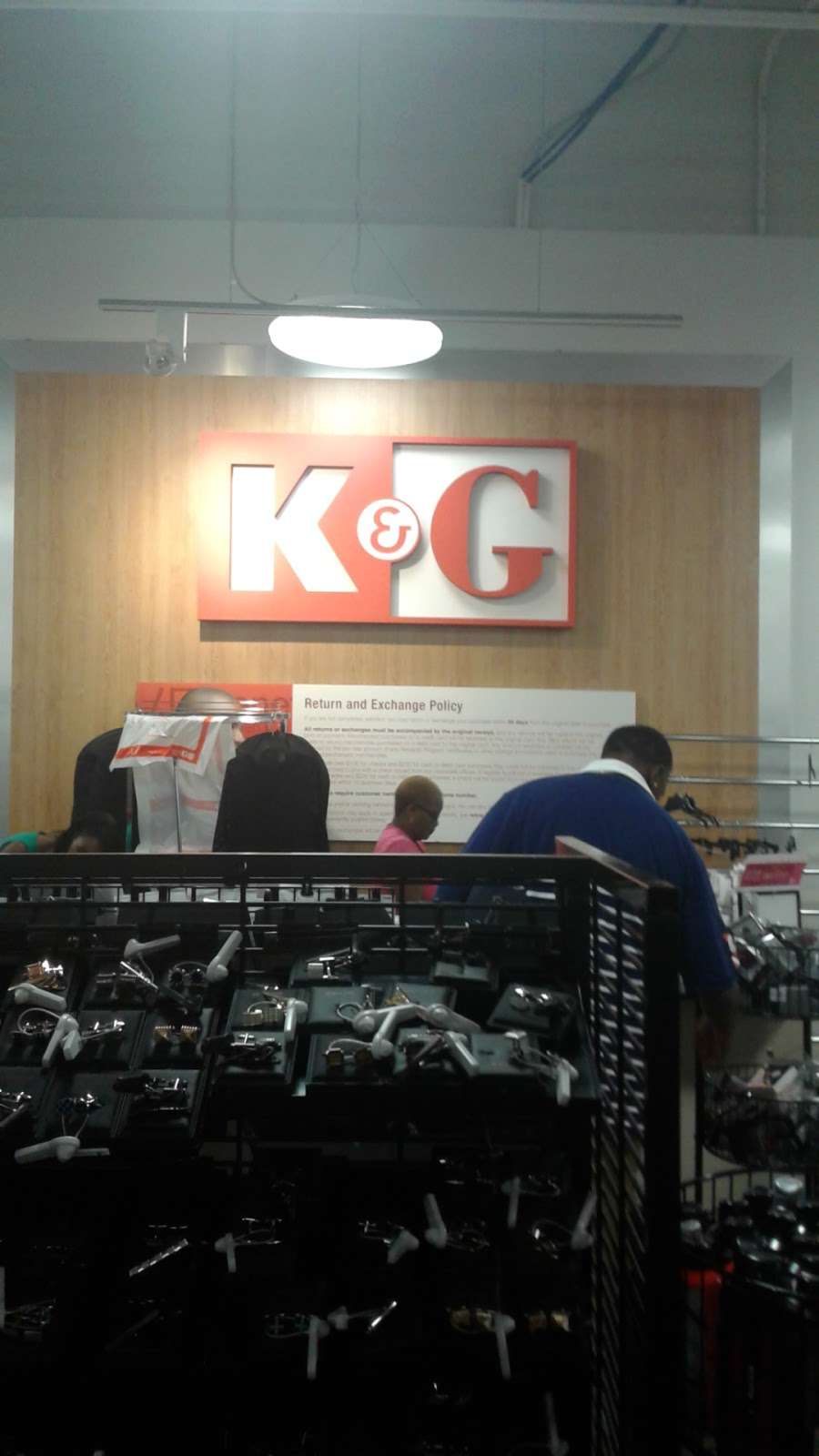 K&G Fashion Superstore | 667 North Cockrell Hill, Duncanville, TX 75116, USA | Phone: (972) 298-1718