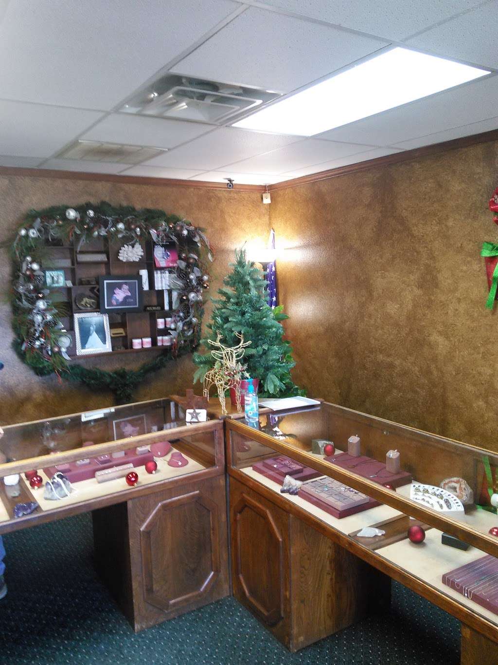 Davis Jewelers Inc | 904 N Interstate 35 E, Lancaster, TX 75146, USA | Phone: (972) 223-9223