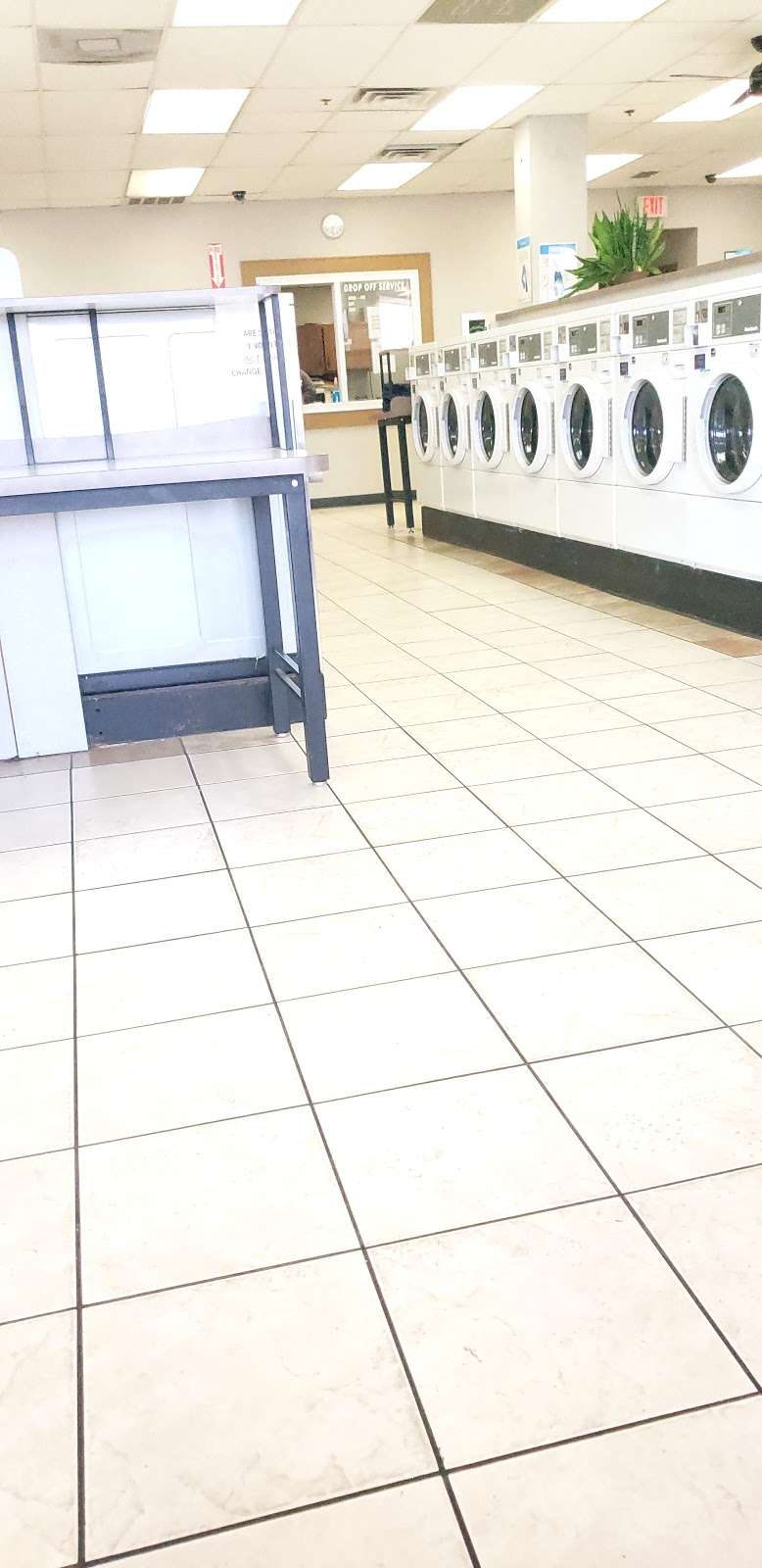 Ragu Suds Laundromat | 340 N Independence Blvd # B, Romeoville, IL 60446, USA