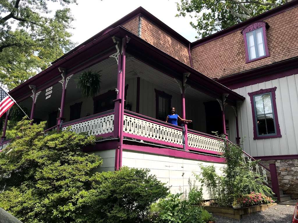 Manor Inn Bed and Breakfast | 234 Fairfax St, Berkeley Springs, WV 25411, USA | Phone: (304) 258-1552