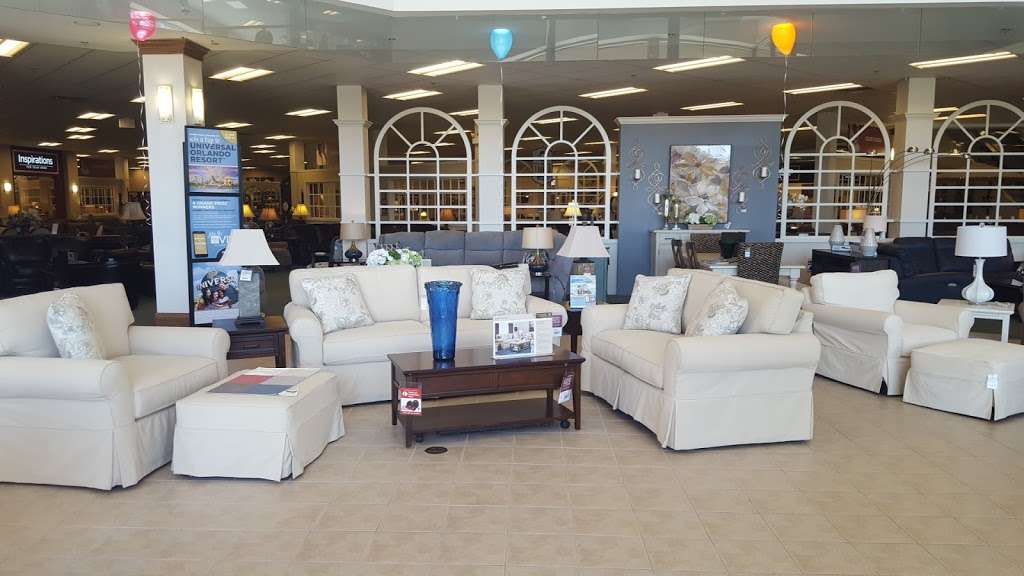 Raymour & Flanigan Furniture and Mattress Store | 14 Candlewood Lake Rd, Brookfield, CT 06804 | Phone: (203) 775-2007