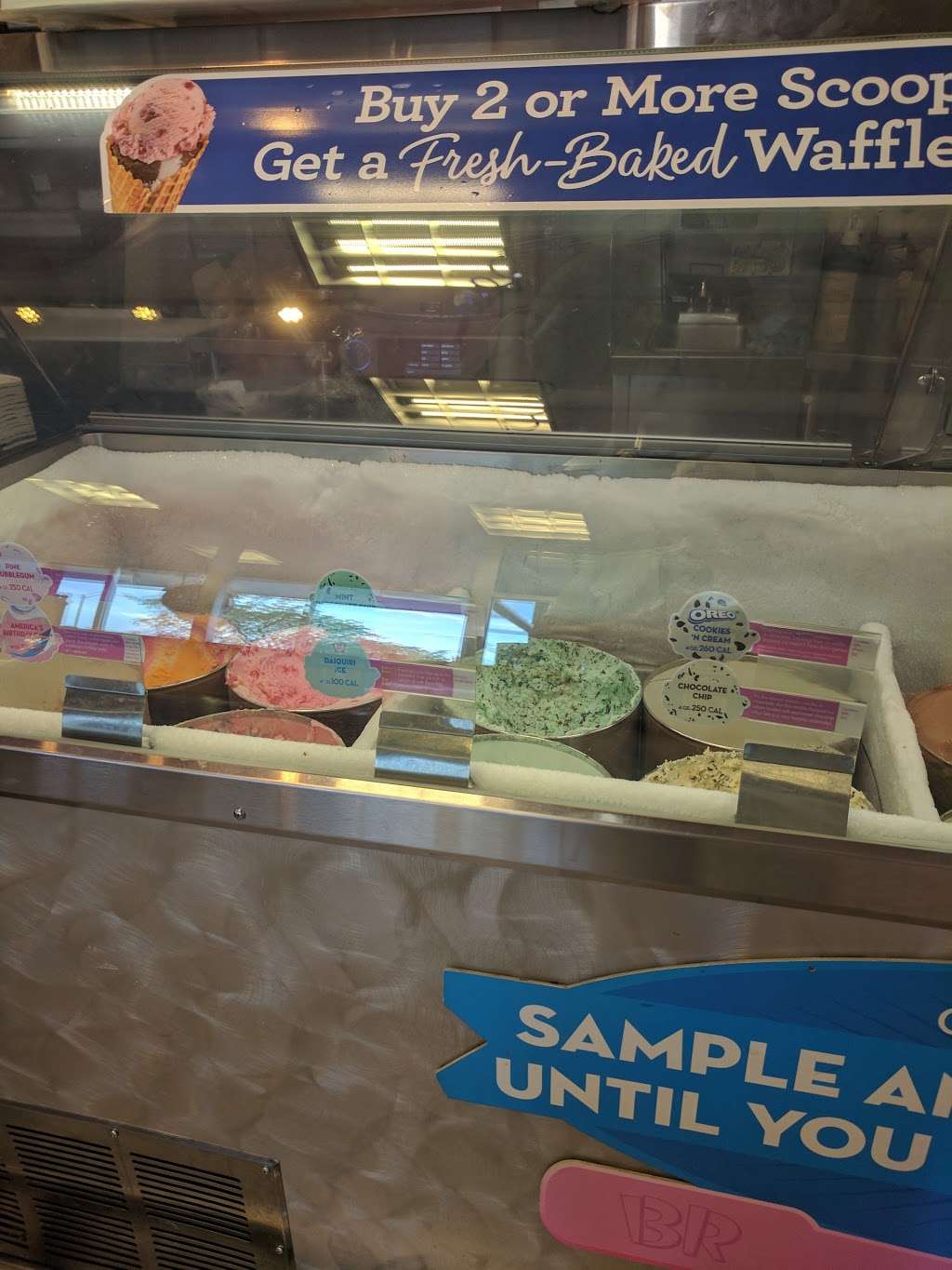 Baskin-Robbins | 3310 W Addison St, Chicago, IL 60618, USA | Phone: (773) 539-8114