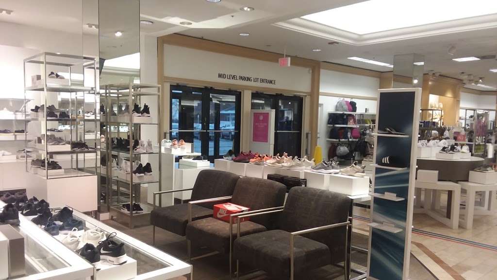 Lord & Taylor, 400 Commons Way, Bridgewater, NJ 08807, USA