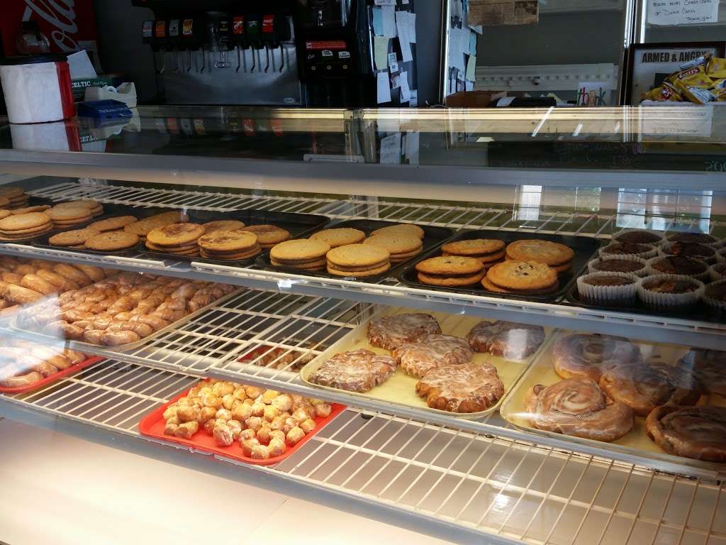 M & M Bakery & Delicatessen | 1721 E 31st St, Kansas City, MO 64109 | Phone: (816) 924-9172