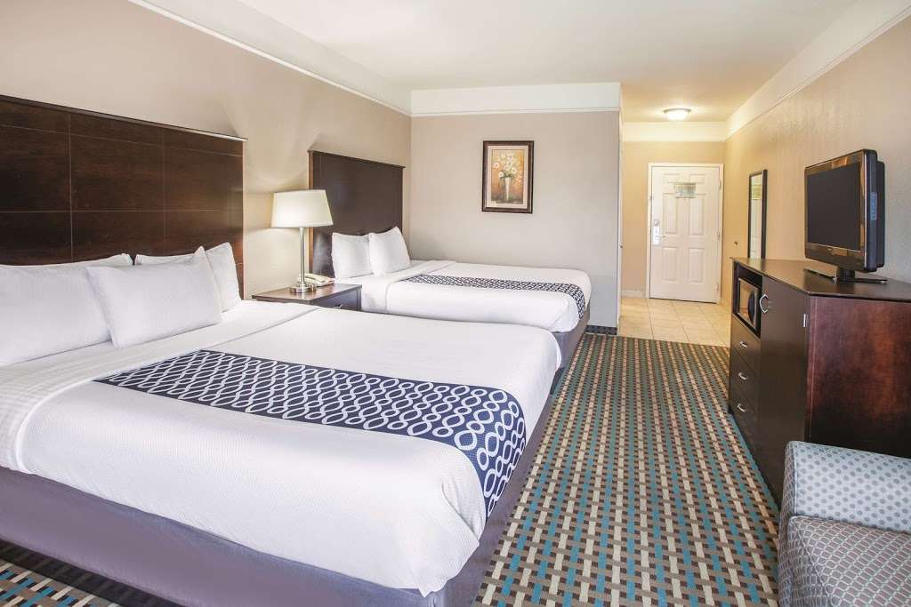 La Quinta Inn & Suites by Wyndham Bay City | 5300 7th St, Bay City, TX 77414, USA | Phone: (979) 323-9095