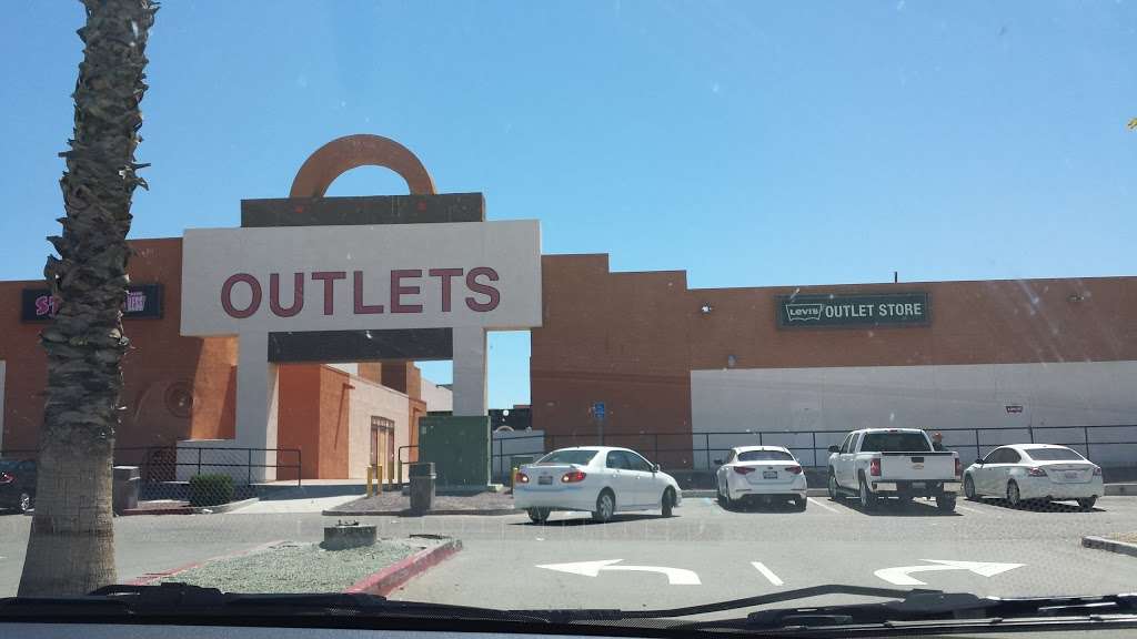 Levis Outlet Store at Barstow Outlets | 2796 Tanger Way #360, Barstow, CA 92311, USA | Phone: (760) 253-3986