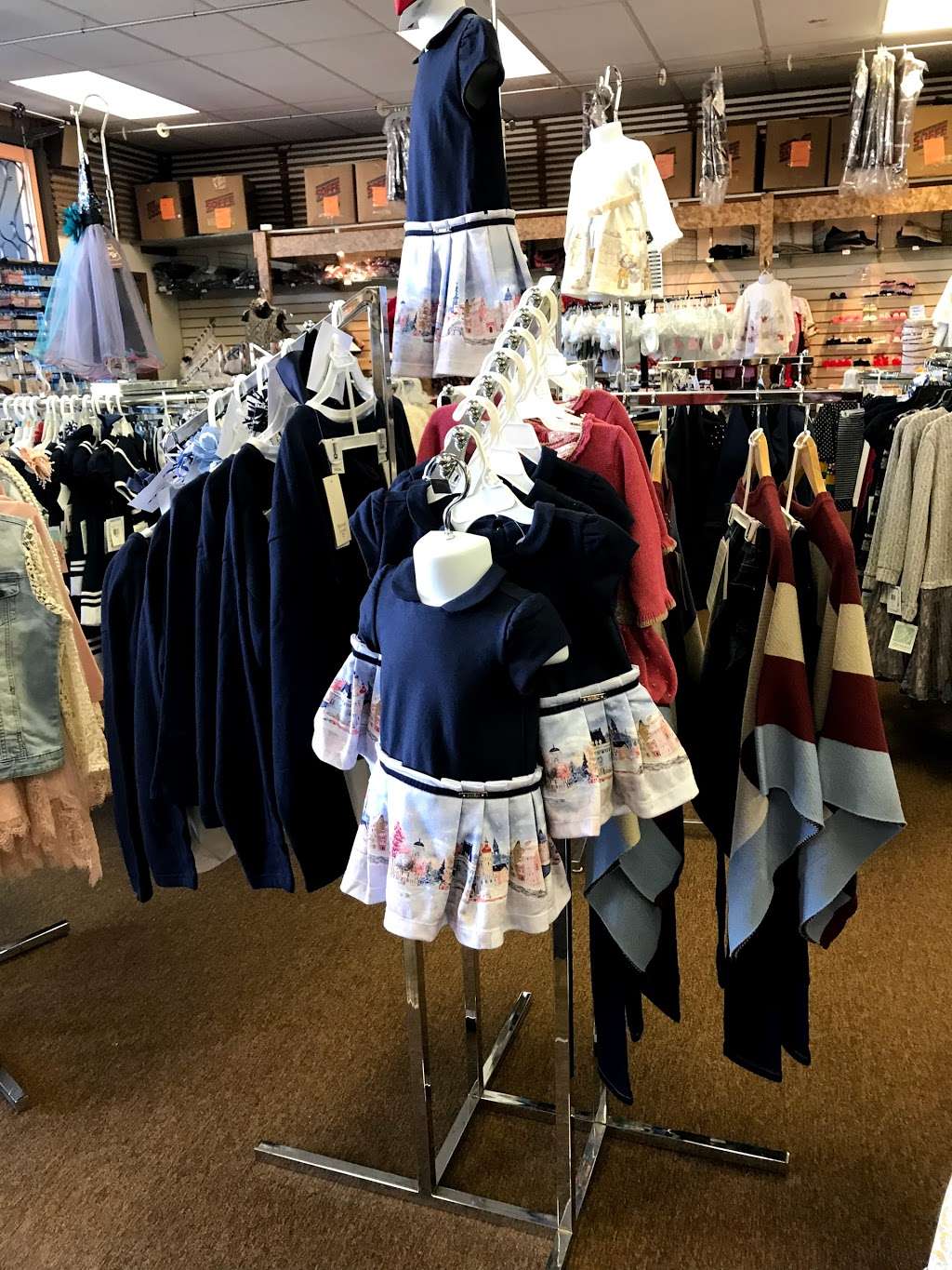 Martinellis Childrens Wear | 3517 95th St, Evergreen Park, IL 60805, USA | Phone: (708) 425-6287