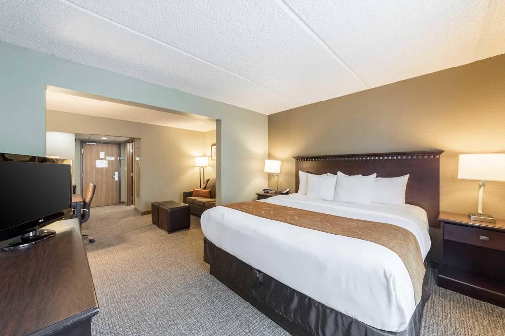 Comfort Suites Austin Airport | 7501 E Ben White Blvd, Austin, TX 78741 | Phone: (512) 386-6000