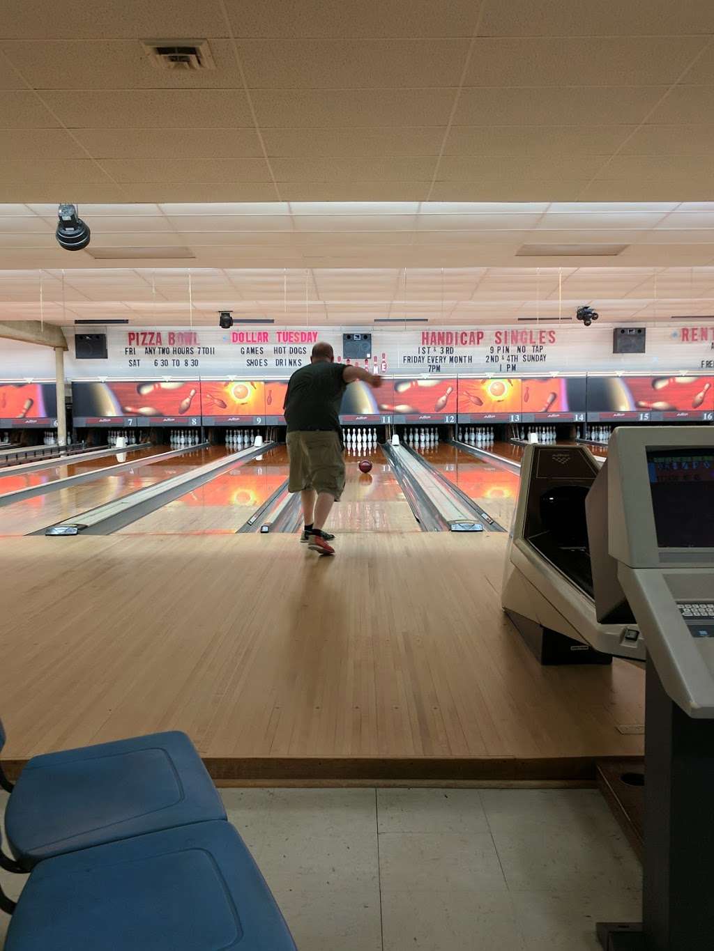 East Lincoln Lanes | 5761 Lincoln Ave, York, PA 17406, USA | Phone: (717) 252-3211