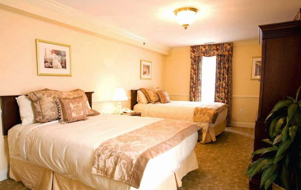 Hotel Alcott | 107-113 Grant St, Cape May, NJ 08204 | Phone: (609) 884-5868