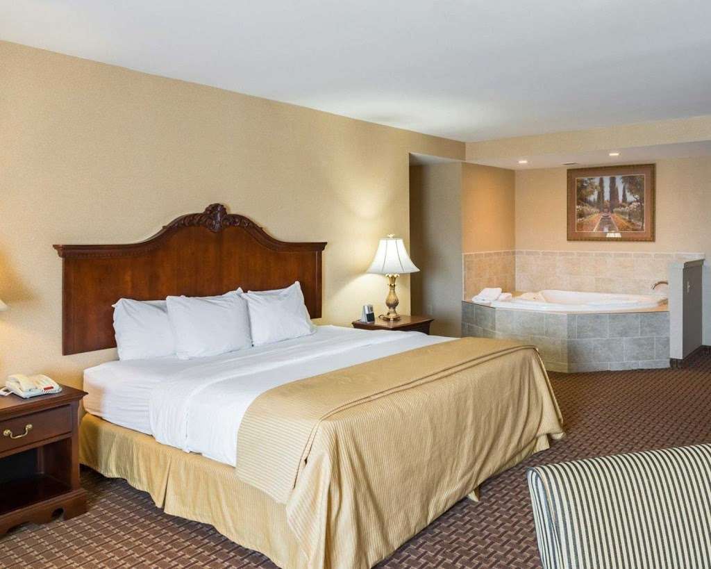Clarion Hotel & Conference Center Wilmington New Castle | 1612 N Dupont Hwy, New Castle, DE 19720 | Phone: (302) 428-1000