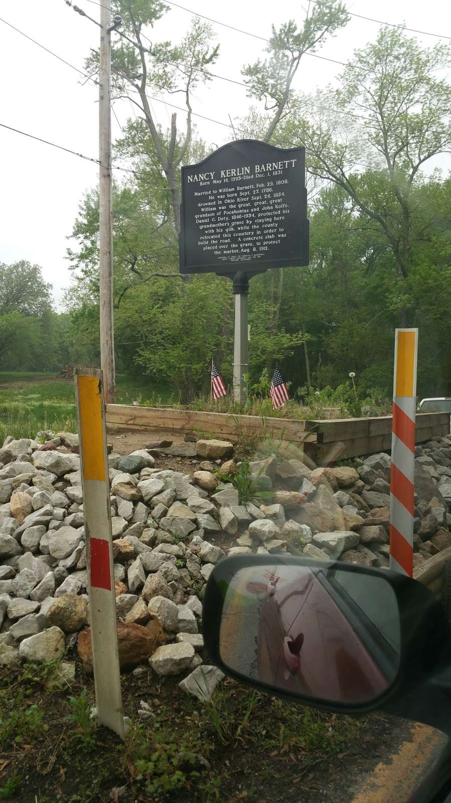 Grave In The Middle Of The Road | 6844 E 400 S, Franklin, IN 46131, USA