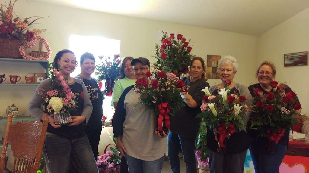 Anahuac Florist | 810 Miller St, Anahuac, TX 77514 | Phone: (409) 267-3875