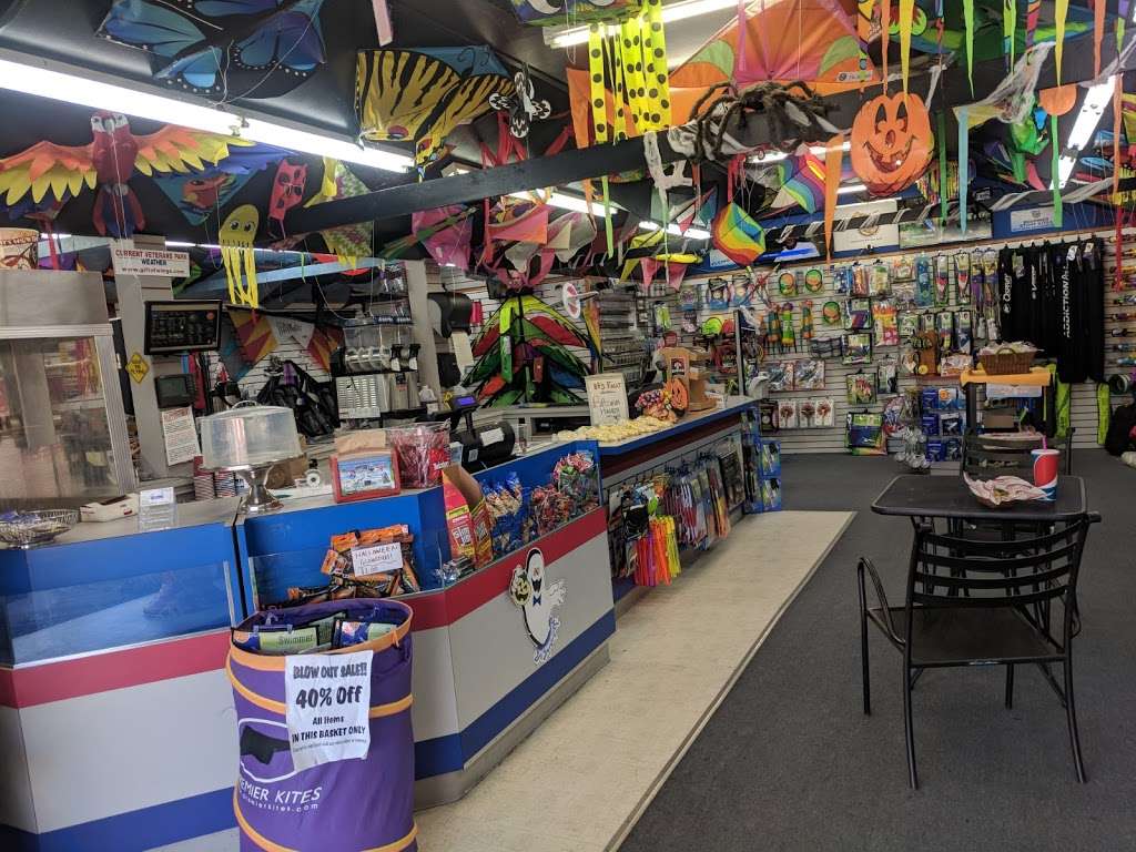 Gift of Wings Kite Store | 1300 N Lincoln Memorial Dr, Milwaukee, WI 53202, USA | Phone: (414) 273-5483