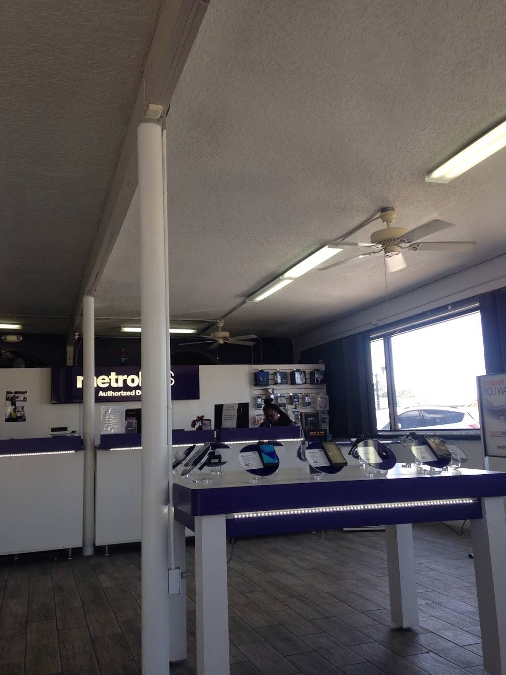 Metro by T-Mobile | 202 S Orange Blossom Trail Unit A, Orlando, FL 32805, USA | Phone: (407) 985-1924