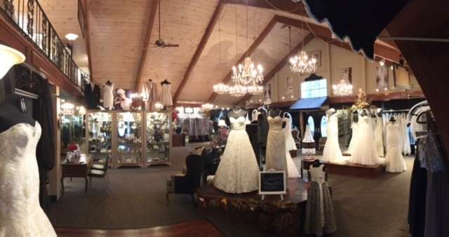 Wolsfelts Bridal | 1025 S Lincoln Ave, Aurora, IL 60505, USA | Phone: (630) 896-7166