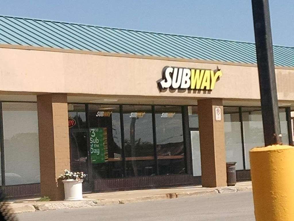 Subway Restaurants | 1585 Lee Street, Space #4, The Oaks Shopping Center, Des Plaines, IL 60018 | Phone: (847) 297-6161