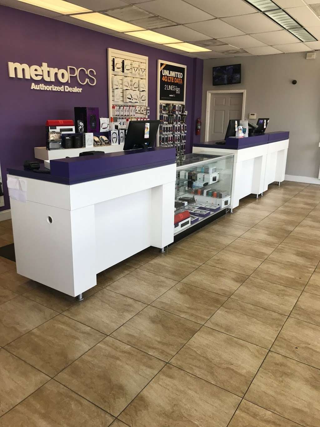 Metro by T-Mobile | 127 Ridgewood Ave, Holly Hill, FL 32117, USA | Phone: (386) 253-4404