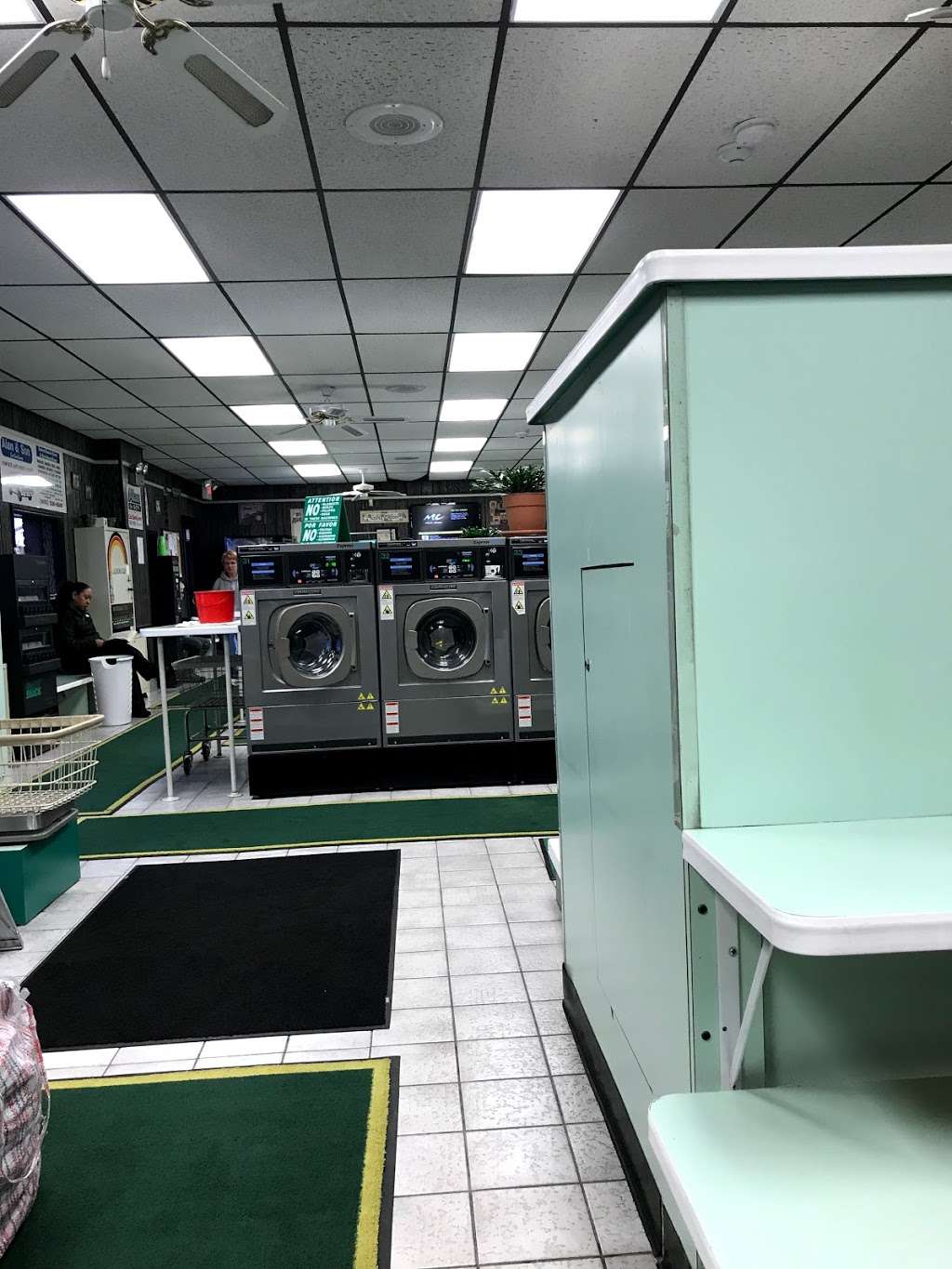 Raritan Laundromat | 4 Thompson St, Raritan, NJ 08869, USA | Phone: (908) 685-9205