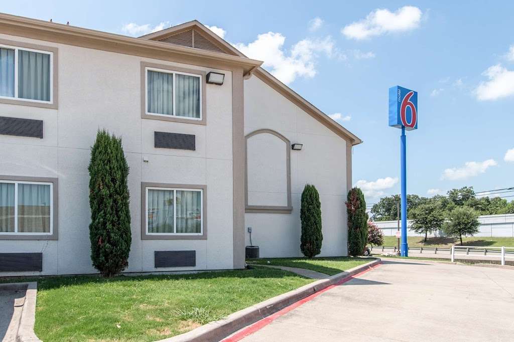 Motel 6 Hutchins TX | 110 South, I-45, Hutchins, TX 75141, USA | Phone: (972) 225-8088