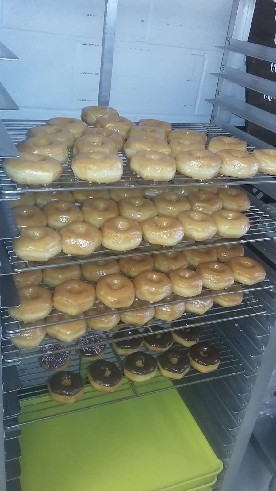 Jnh Donut Shop | 4880 Sunnyvale St, Dallas, TX 75216, USA | Phone: (214) 372-2177