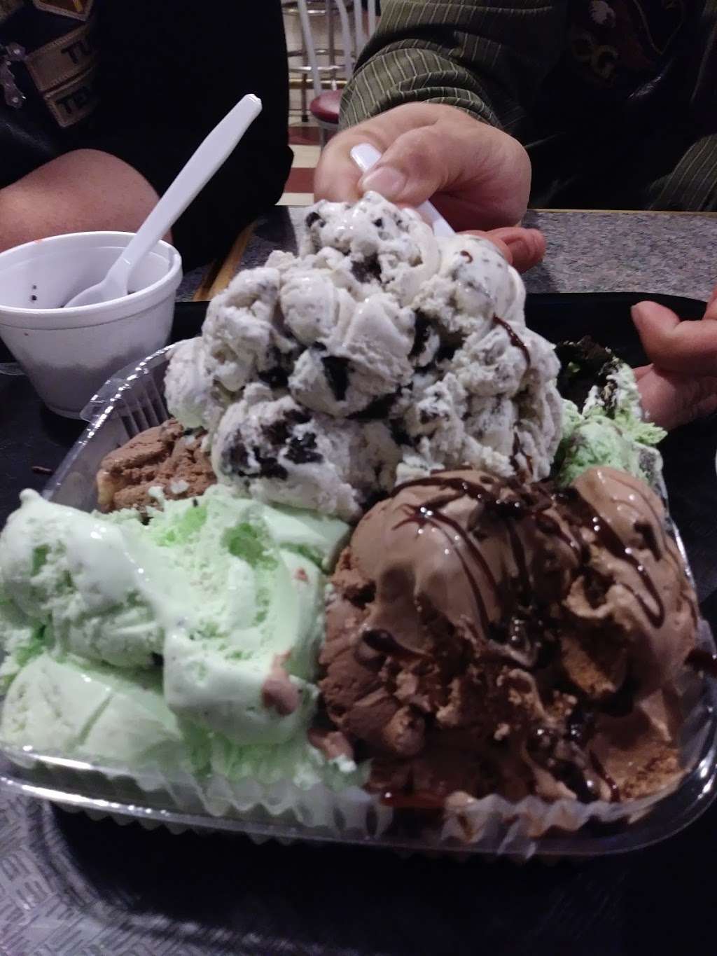 Jeff and Marias Old Fashioned Ice Cream and Food | 918 Salem St, Groveland, MA 01834, USA | Phone: (978) 891-3575