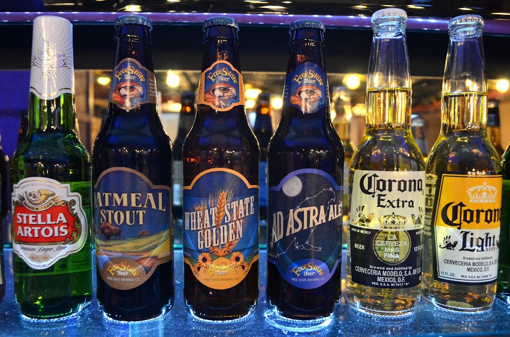 Wayne & Larrys Sports Bar & Grill | 933 Iowa St, Lawrence, KS 66044, USA | Phone: (785) 856-7170