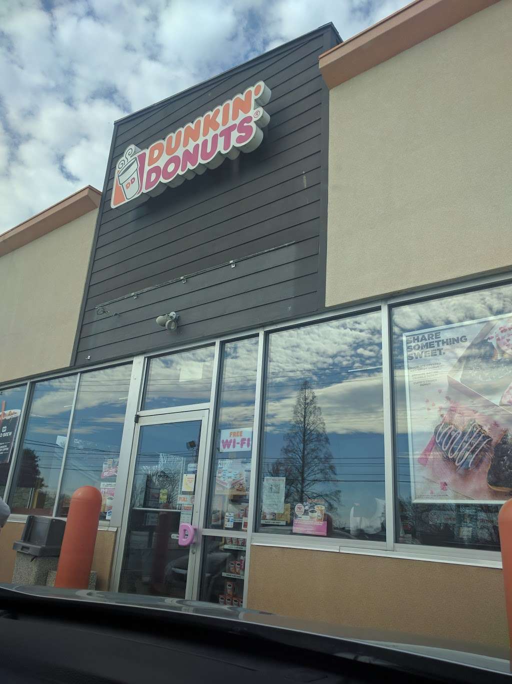 Dunkin Donuts | 1009 West Chester Pike, West Chester, PA 19382, USA | Phone: (610) 918-3282