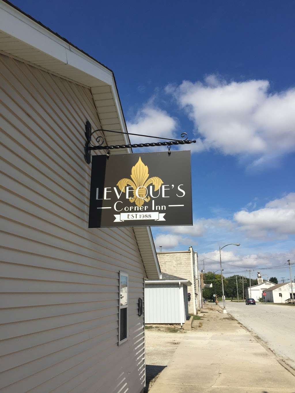 Leveques | 197 S Chicago Ave, St Anne, IL 60964, USA | Phone: (815) 427-8385