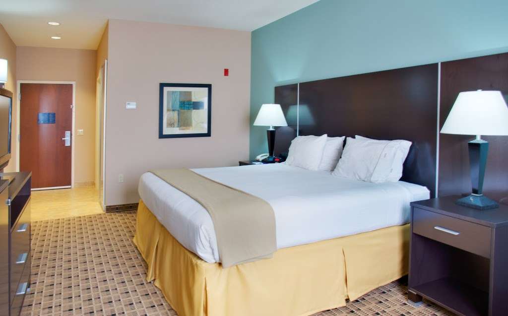 Holiday Inn Express & Suites Houston Energy Corridor-W Oaks | 2205 Barker Oaks Dr, Houston, TX 77077 | Phone: (281) 497-9888