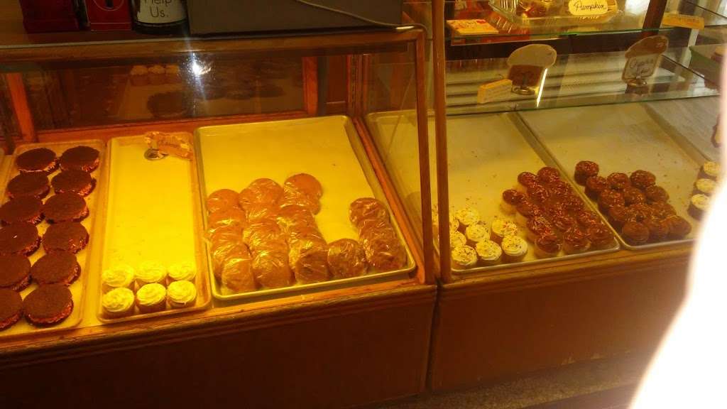 Cwiklas Quality Bakery | 623 Main St, Avoca, PA 18641 | Phone: (570) 457-0440