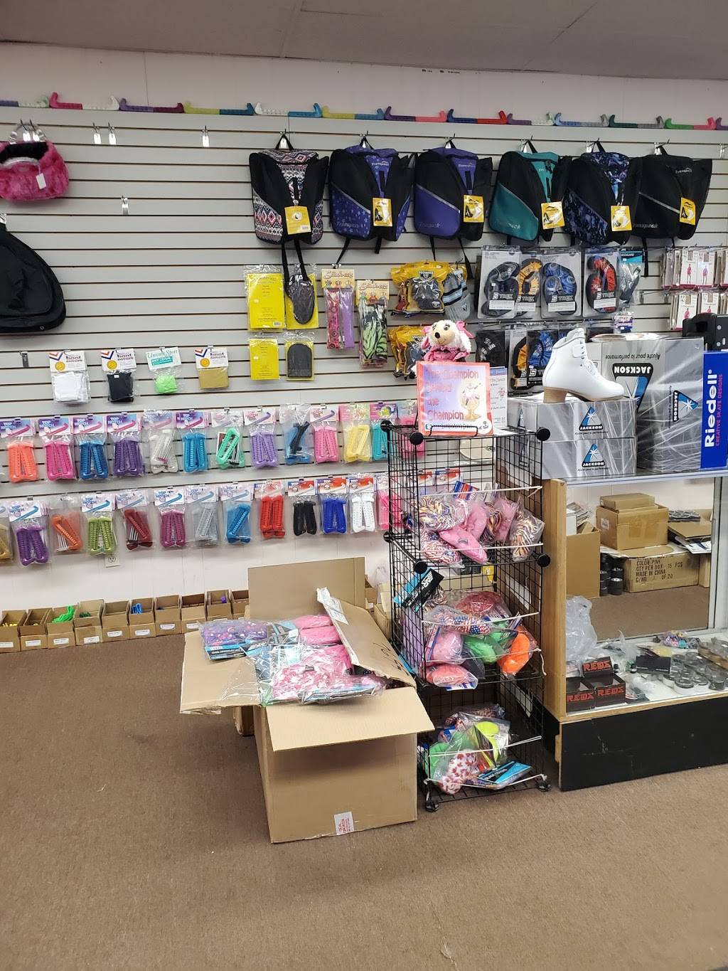Skaters Edge | 5648 Mayfield Rd, Cleveland, OH 44124, USA | Phone: (440) 995-3343