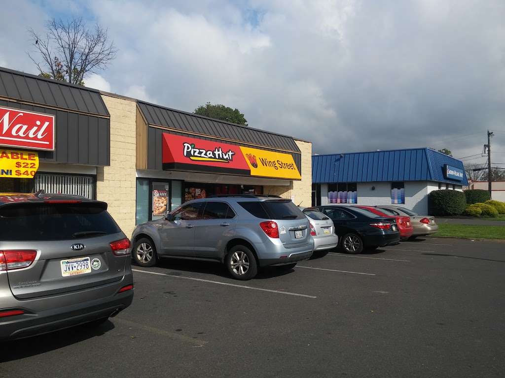 Pizza Hut | 421 Street Rd, Warminster, PA 18974, USA | Phone: (215) 682-7799