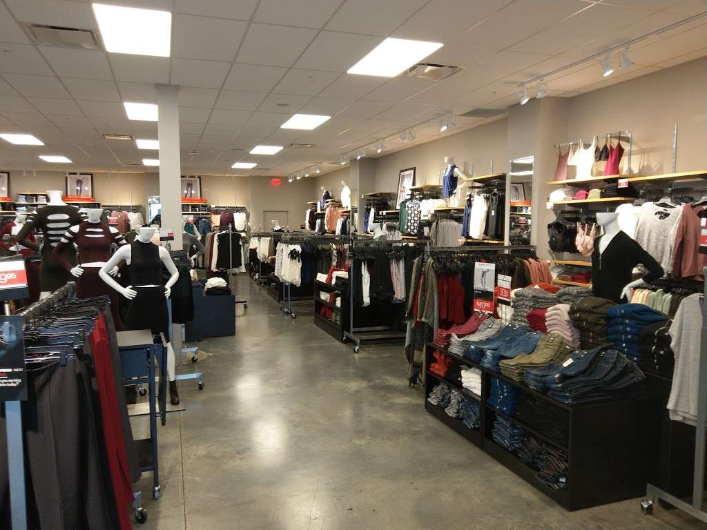 Express Factory Outlet 311 Stanley K Tanger Blvd 1520, Lancaster, PA