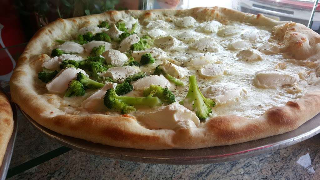 Mystic Island Pizza | 841 Radio Rd, Little Egg Harbor Township, NJ 08087, USA | Phone: (609) 296-0257