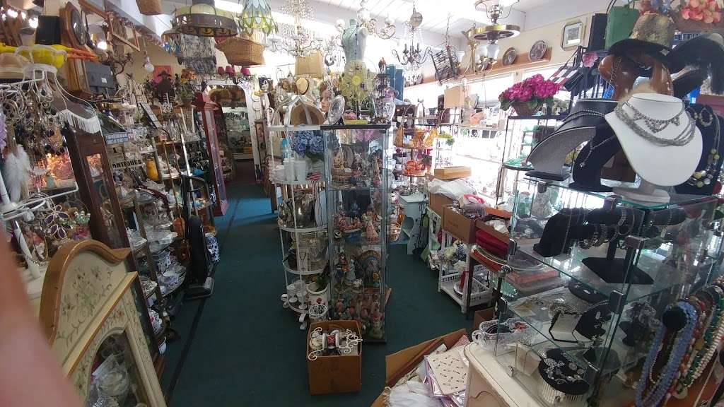 Lomita Country Antiques | 24832 Narbonne Ave, Lomita, CA 90717 | Phone: (310) 326-3192