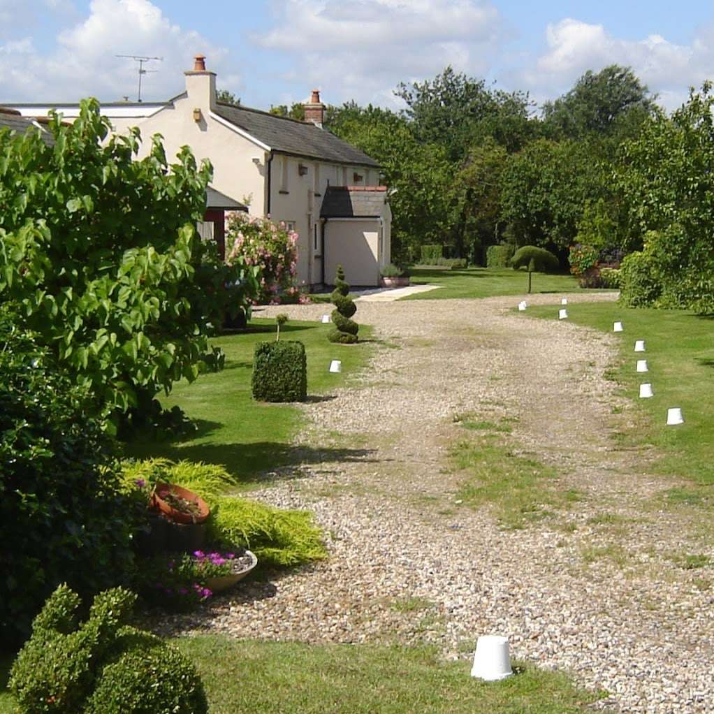 Acreland Green B & B | Acreland Green B & B, Pleshey, Chelmsford CM3 1HP, UK | Phone: 01245 231277