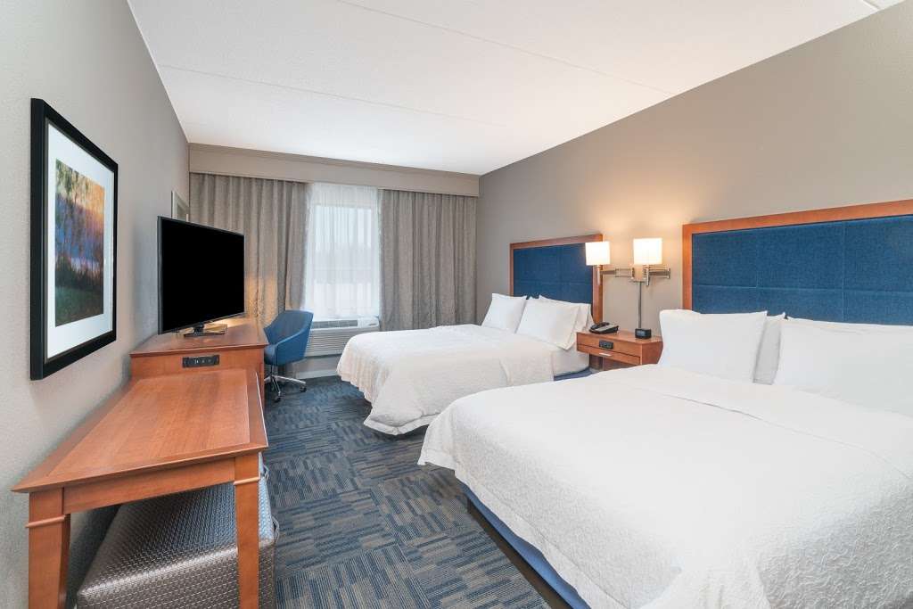 Hampton Inn & Suites Newburgh Stewart Airport | 1 Crossroads Ct, Newburgh, NY 12550, USA | Phone: (845) 567-9100